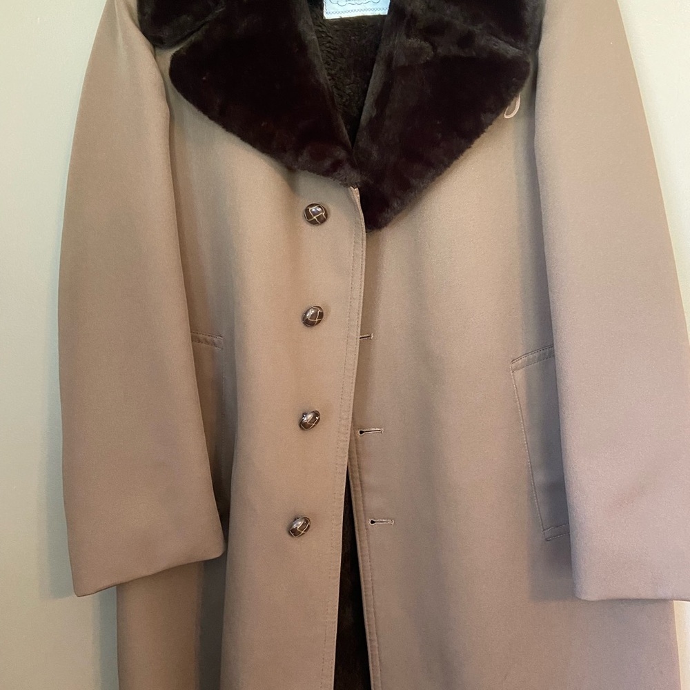 London Fog brown Pea Coat with Dark Brown Faux Fur Collar - Picture 2 of 8